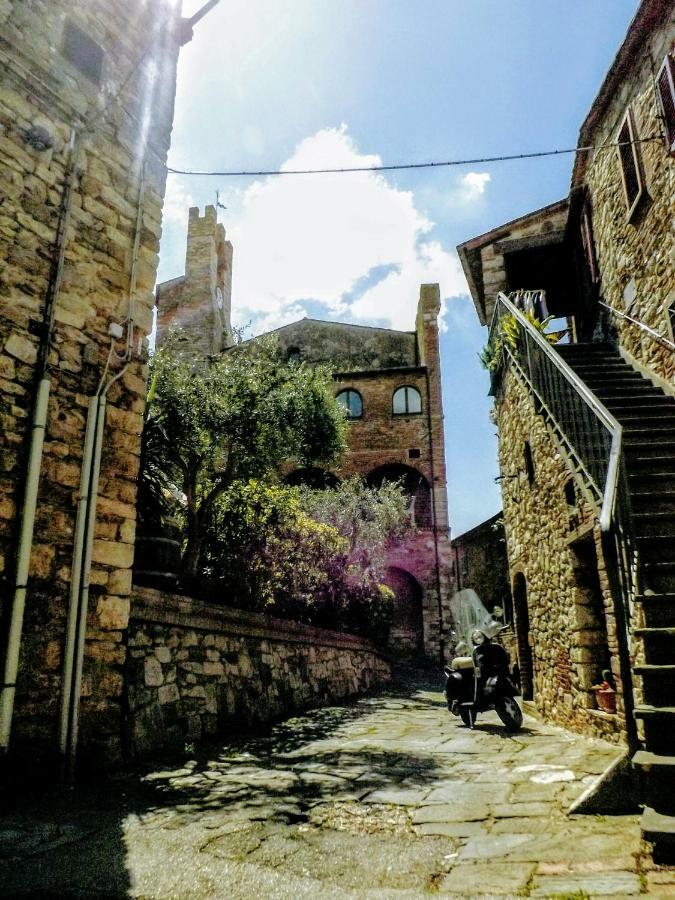 Centralissimo Nel Cuore Del Borgo Suvereto Kültér fotó